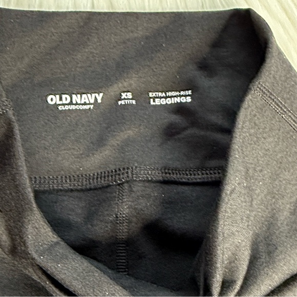 Old Navy Black Cloudy Comfy Extra High Rise Leggings - Picture 4 of 9